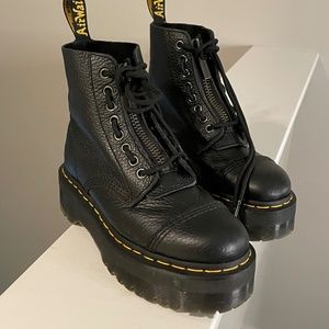 DR MARTENS SINCLAIR LEATHER PLATFORM BOOTS size 6